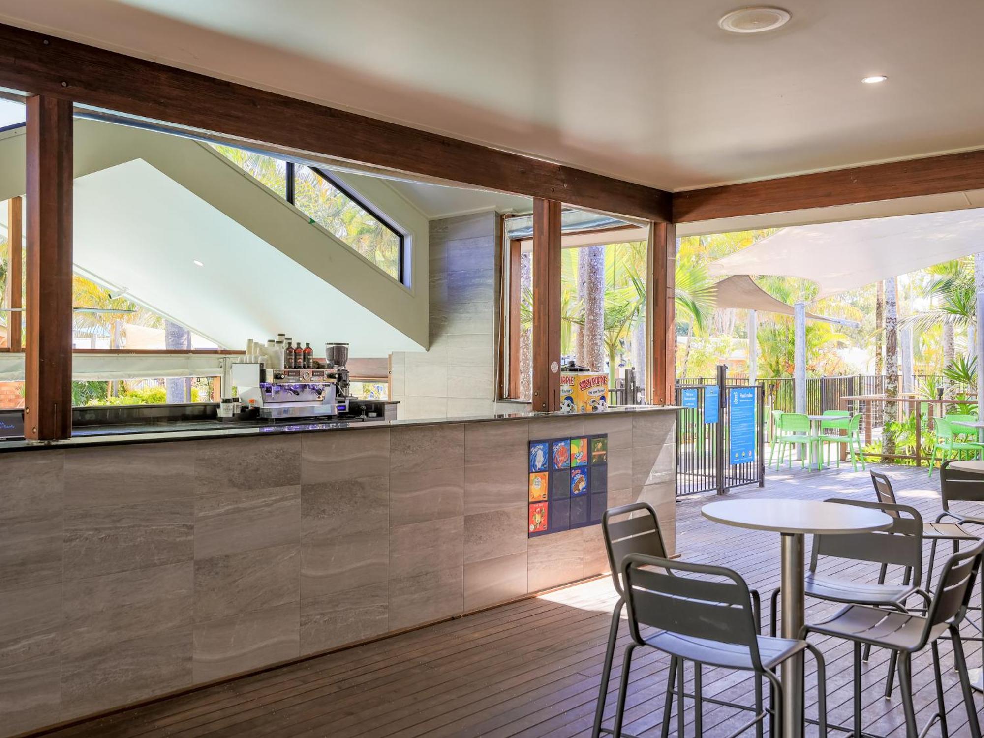 Nrma Blue Dolphin Yamba Holiday Resort Exterior photo